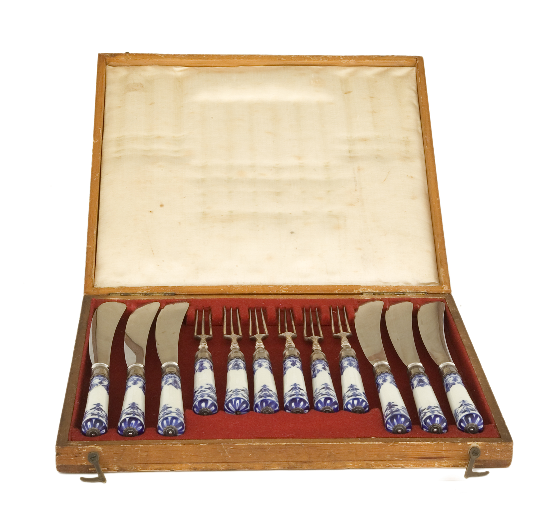box for six dessert knives and six dessert forks, Saint Cloud Manufactory