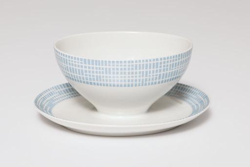 Arzberg Porzellanfabrik (founded 1887), gravy boat with attached base