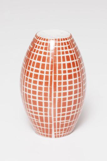 Heinrich Löffelhardt (1901–1979); Arzberg Porzellanfabrik (founded 1887), salt shaker, silkweave design (red)