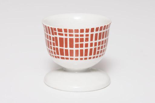 Heinrich Löffelhardt (1901–1979); Arzberg Porzellanfabrik (founded 1887), egg cup, silkweave design (red)