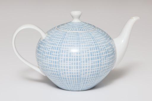 Heinrich Löffelhardt (1901–1979); Arzberg Porzellanfabrik (founded 1887), teapot with lid
